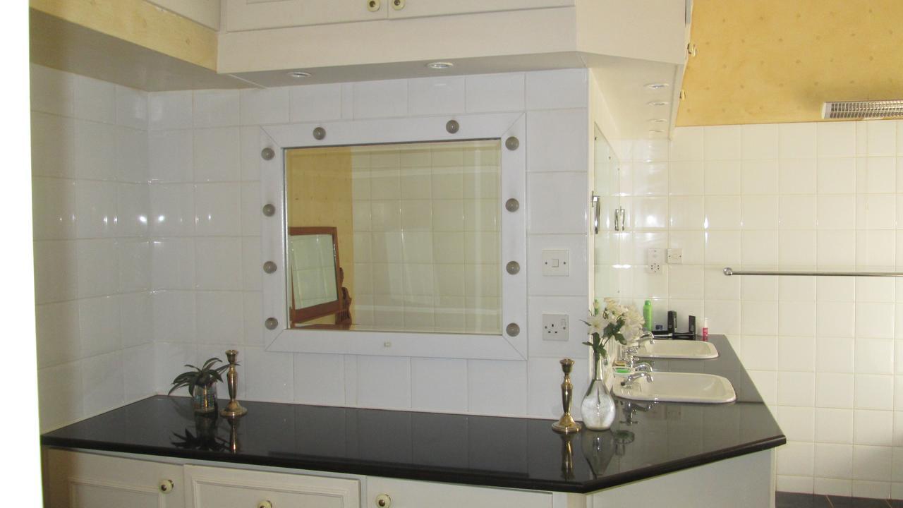 Bed and Breakfast 12 Fleetwood Хараре Экстерьер фото