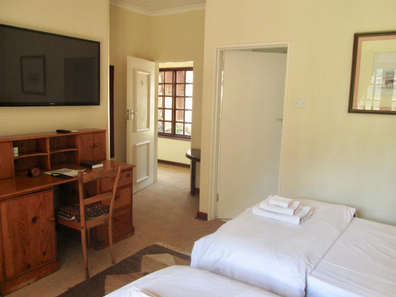 Bed and Breakfast 12 Fleetwood Хараре Экстерьер фото